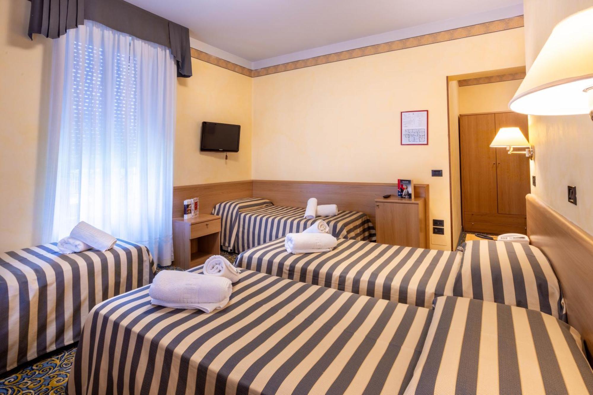 Hotel Giardinetto Дезенцано-дель-Гарда Екстер'єр фото