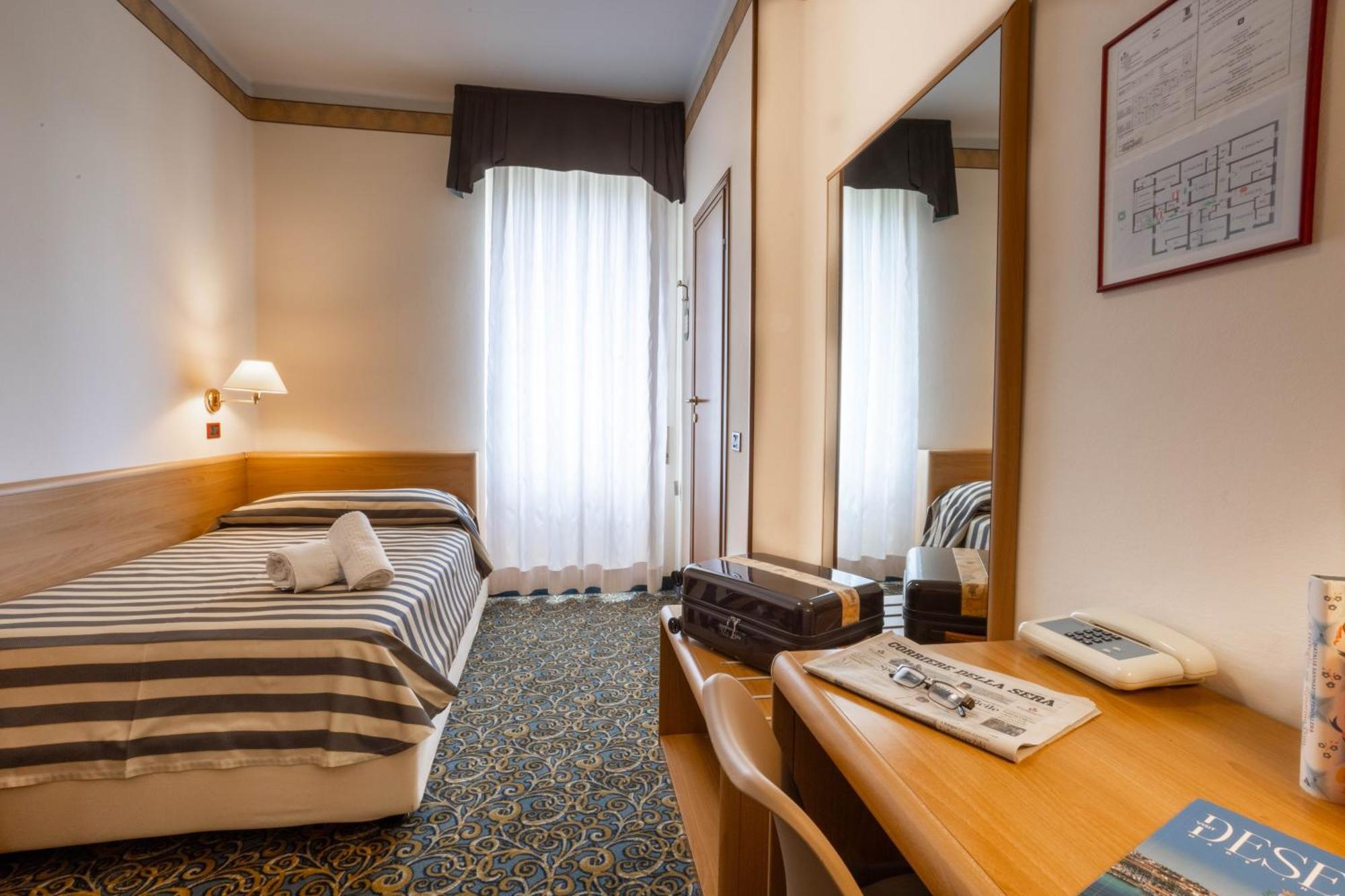 Hotel Giardinetto Дезенцано-дель-Гарда Екстер'єр фото