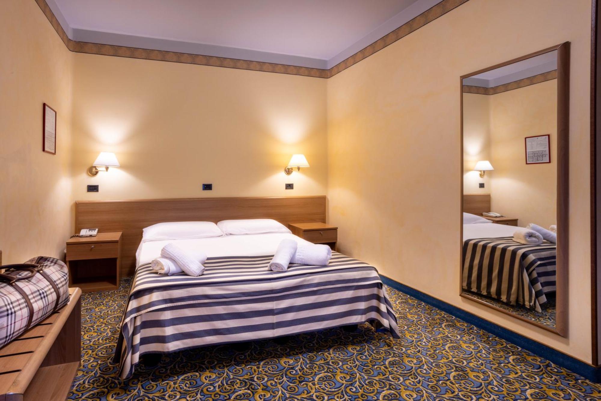 Hotel Giardinetto Дезенцано-дель-Гарда Екстер'єр фото