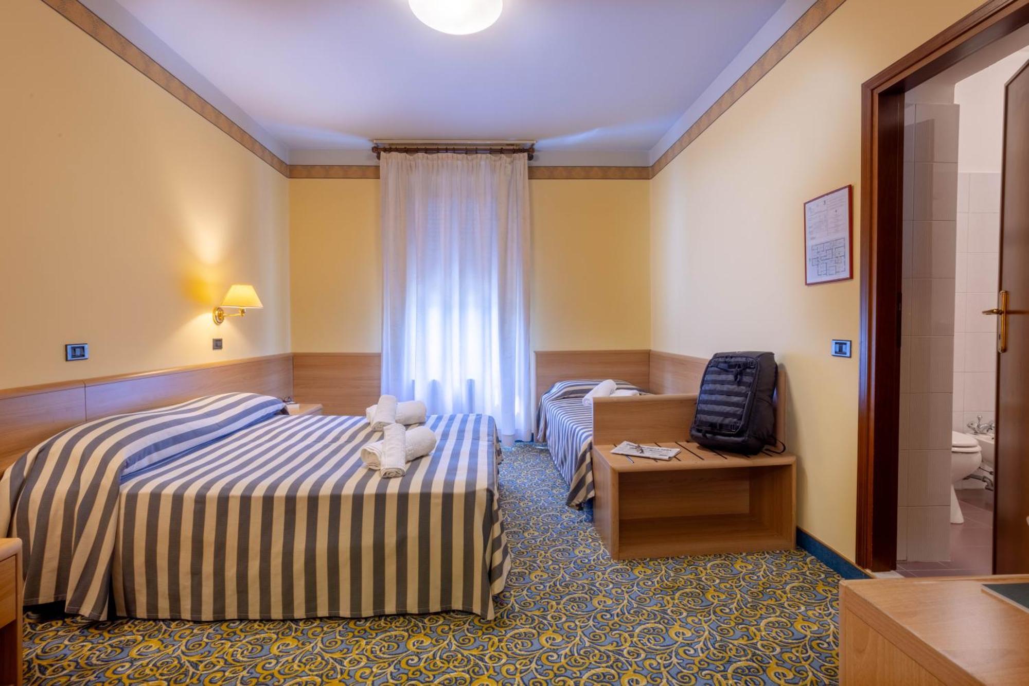 Hotel Giardinetto Дезенцано-дель-Гарда Екстер'єр фото