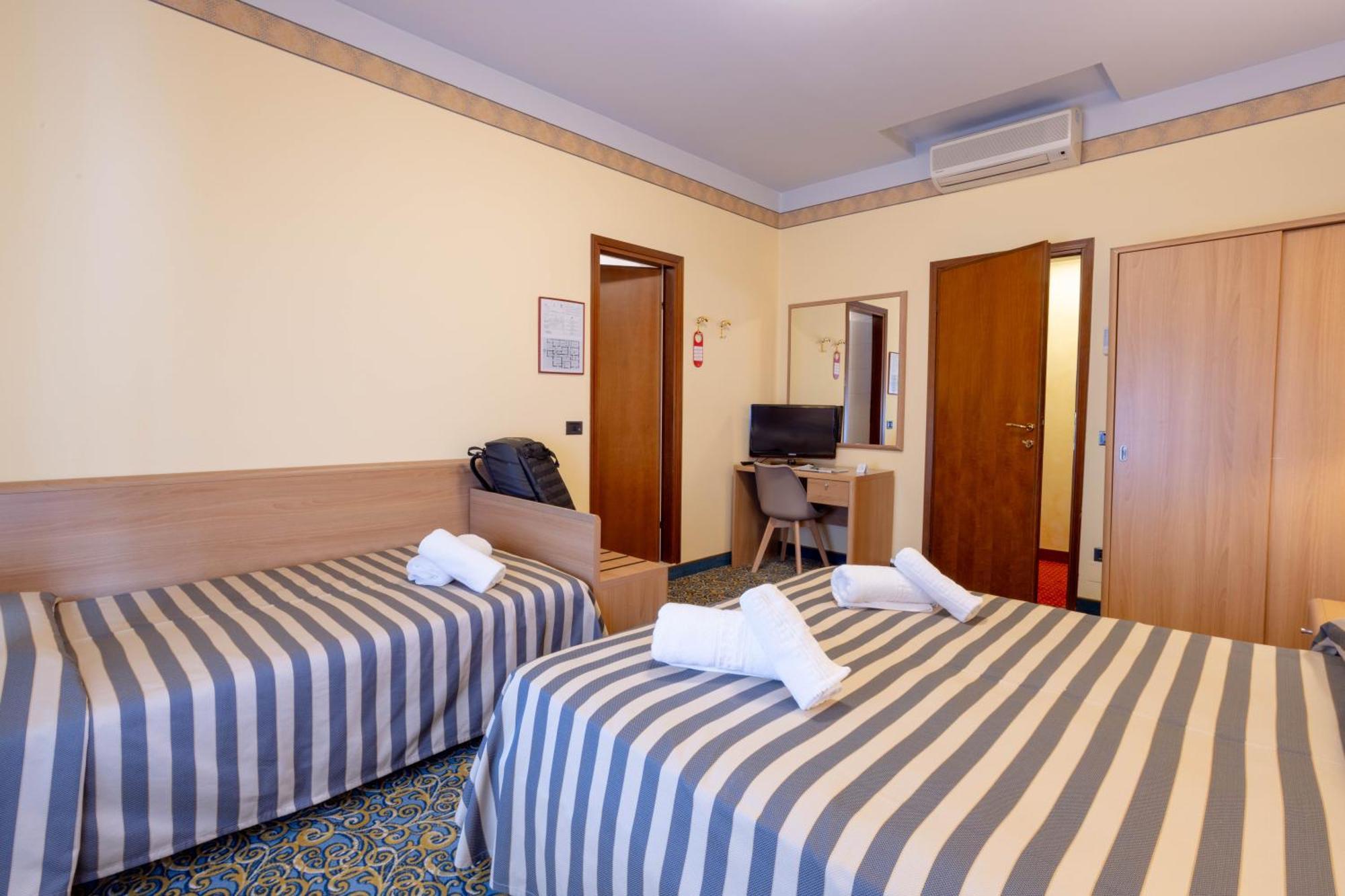 Hotel Giardinetto Дезенцано-дель-Гарда Екстер'єр фото