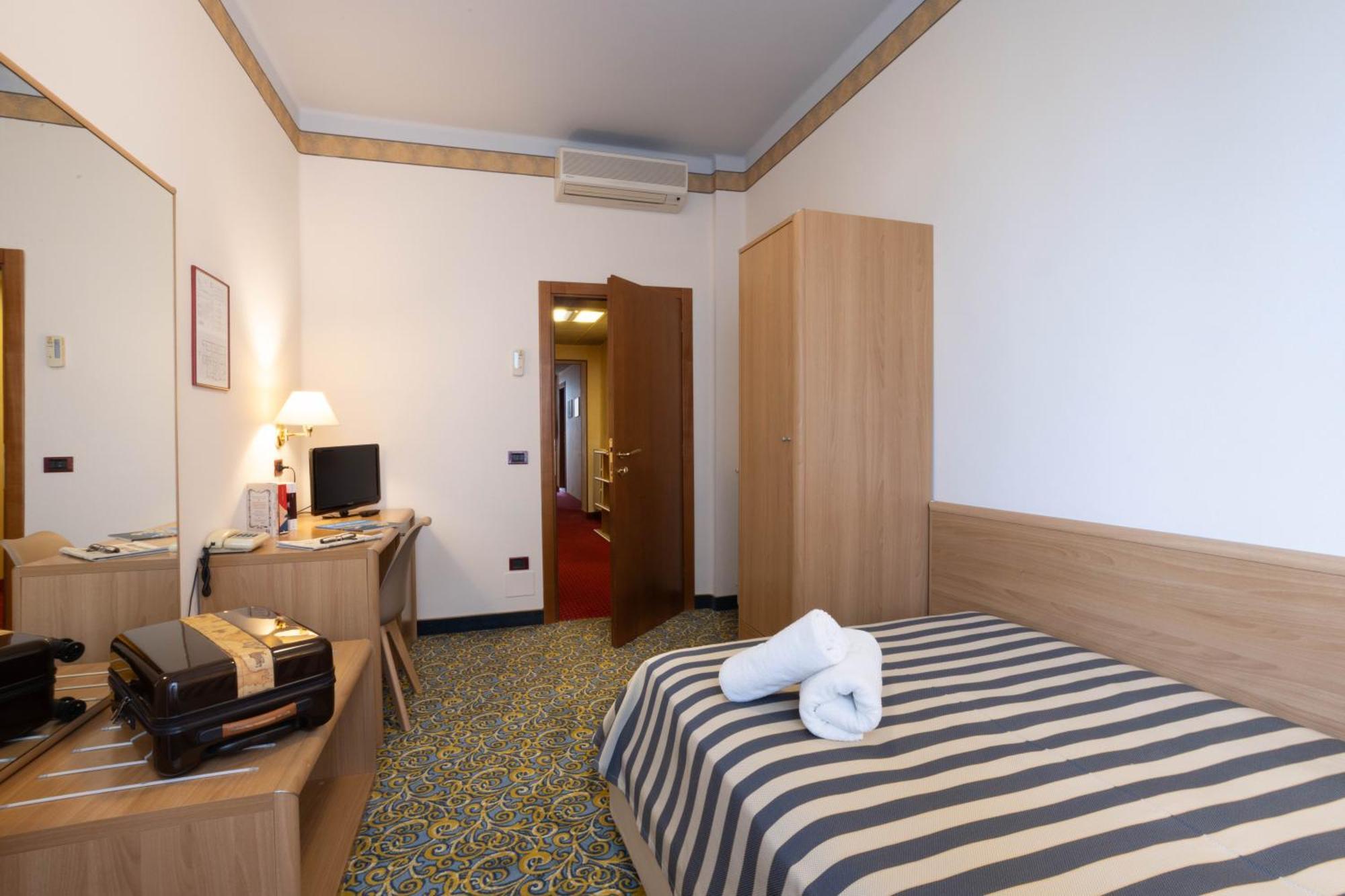 Hotel Giardinetto Дезенцано-дель-Гарда Екстер'єр фото