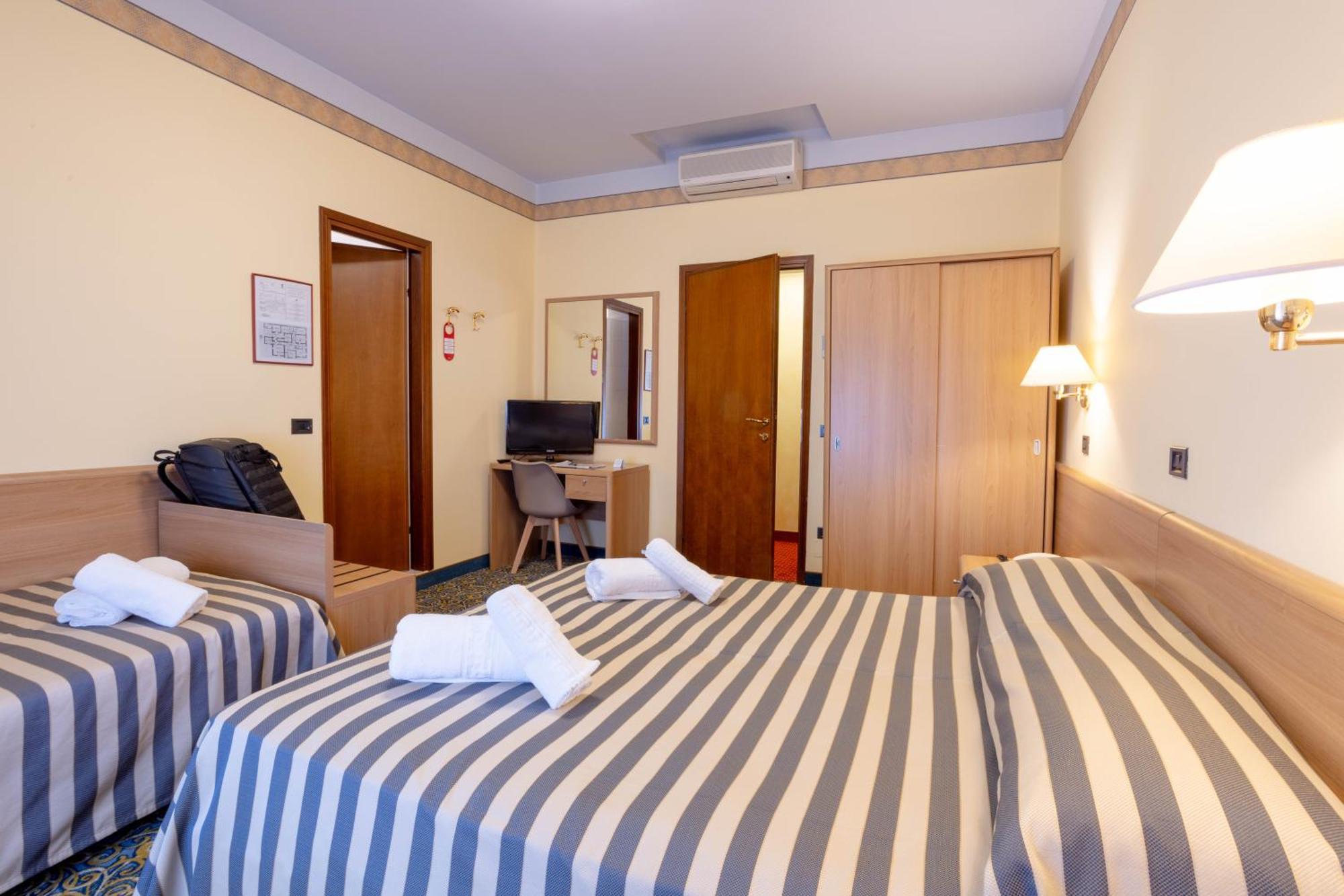 Hotel Giardinetto Дезенцано-дель-Гарда Екстер'єр фото